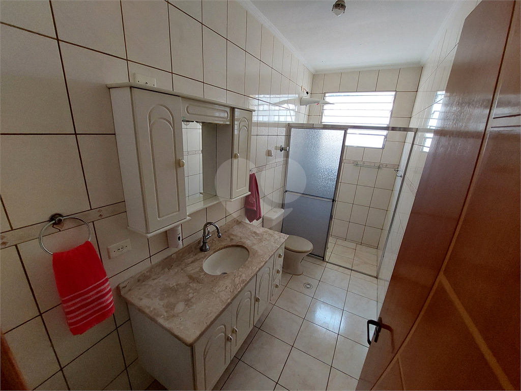 Sobrado com 245M² , com suíte, amplo quintal e churrasqueira PRONTO PARA MORAR 