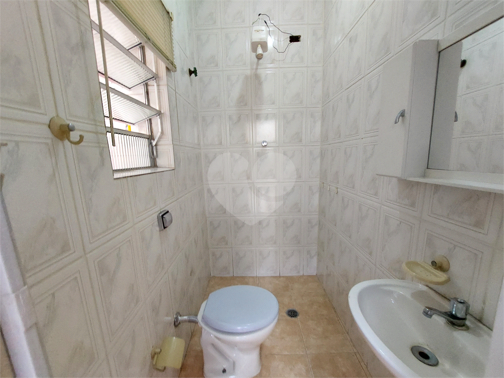 Sobrado com 245M² , com suíte, amplo quintal e churrasqueira PRONTO PARA MORAR 