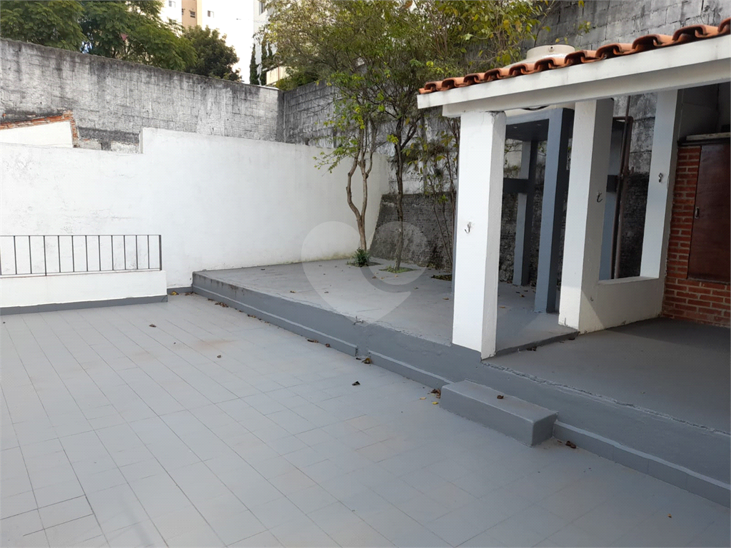 Sobrado amplo com quintal próximo a Braz Leme