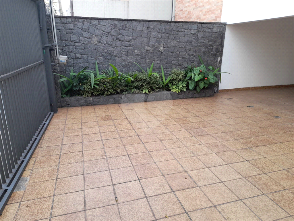 Sobrado amplo com quintal próximo a Braz Leme