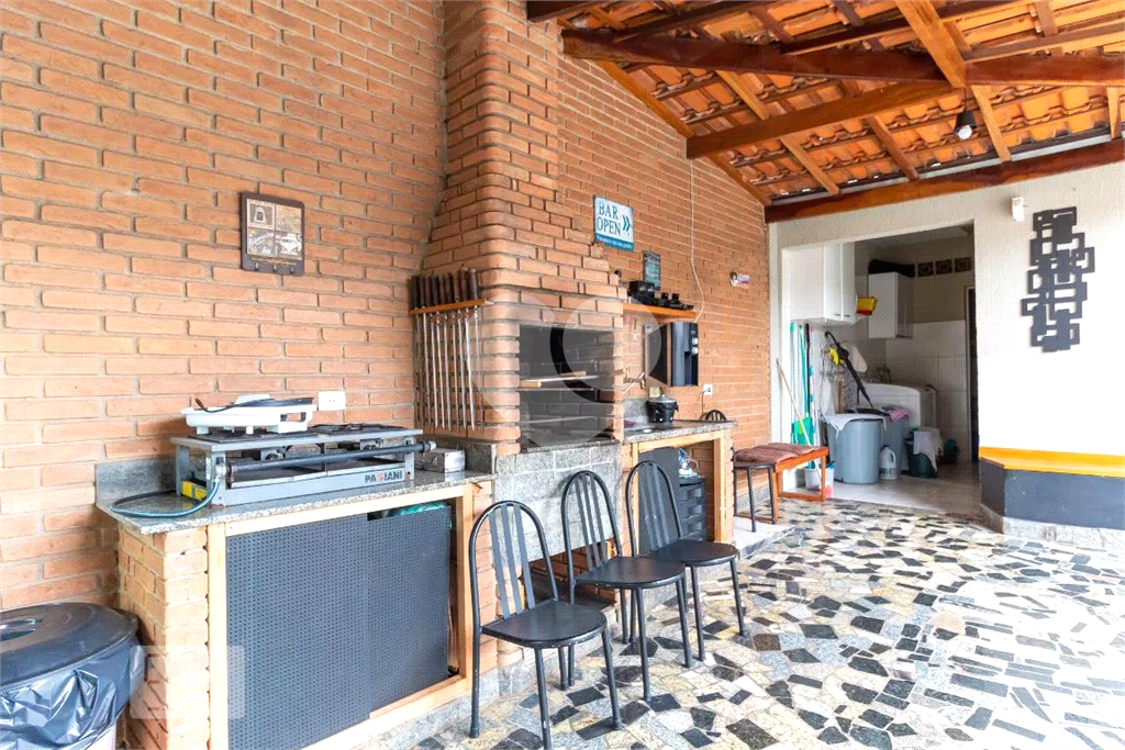 Sobrado à Venda | 250 m² | 4 dormitórios (3 suítes) | 5 vagas em São Miguel Paulista! 