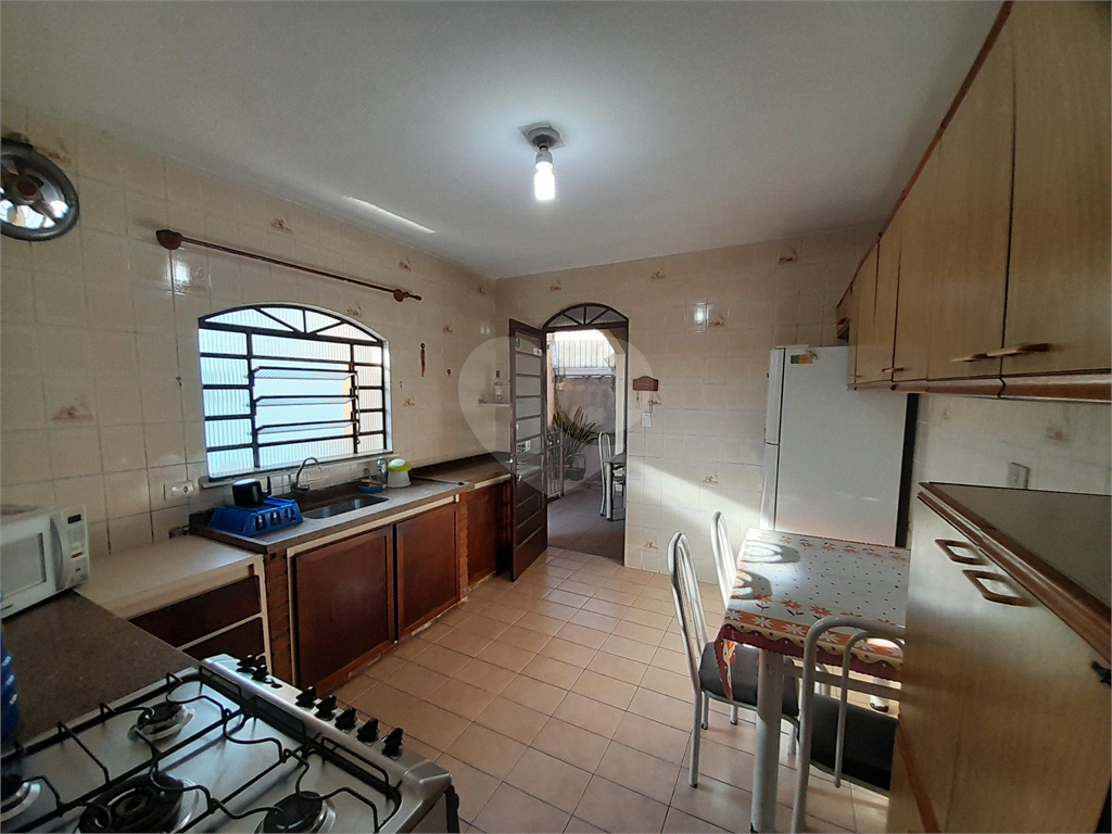 Sobrado  2 casas -Salão alugado -Jd. Brasil - 170 metros , Alt da Swift da Av. Roland Garrout 