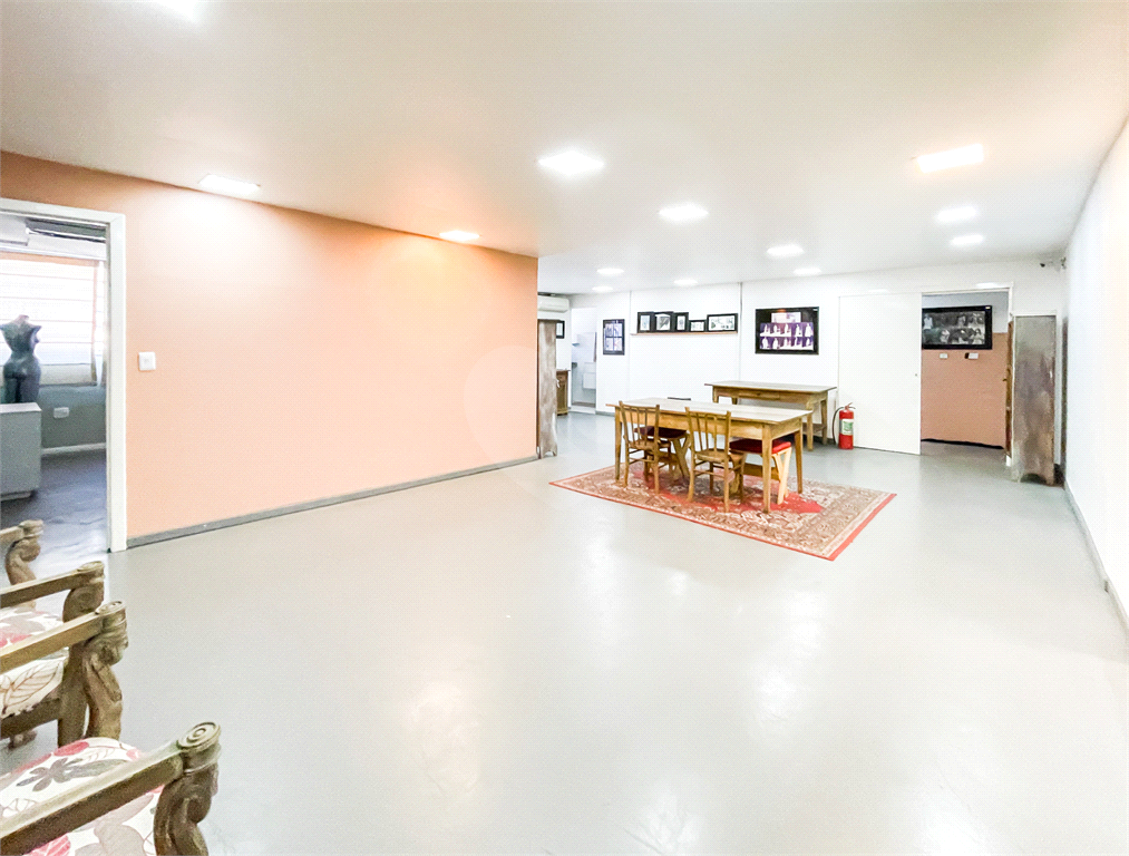 Galpão - Vila Sônia - 402 m² - Piso superior - 1 Vaga - Venda / Compra / Locação - Próximo ao Metrô