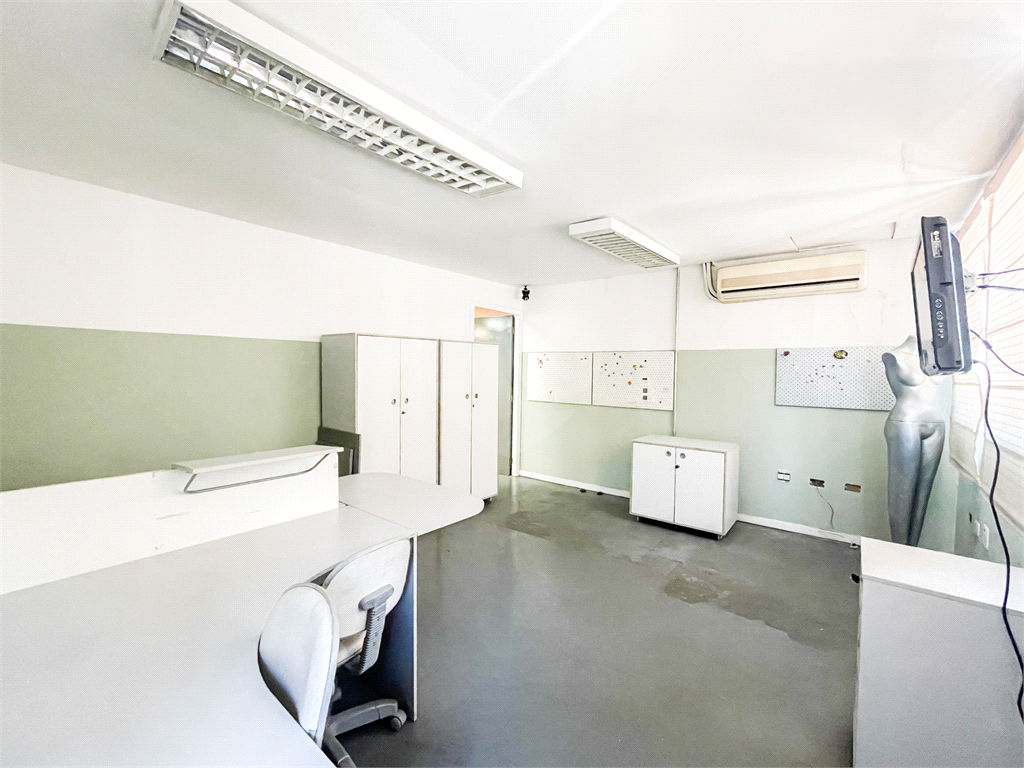 Galpão - Vila Sônia - 402 m² - Piso superior - 1 Vaga - Venda / Compra / Locação - Próximo ao Metrô