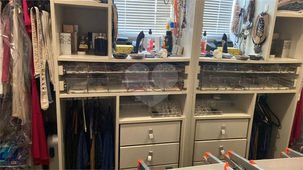 APARTAMENTO em ALTO DE PINHEIROS