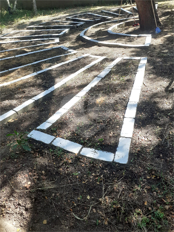 Chácara com 3000 m² de terreno e 250 m² de área construída, piscina e churrasqueira