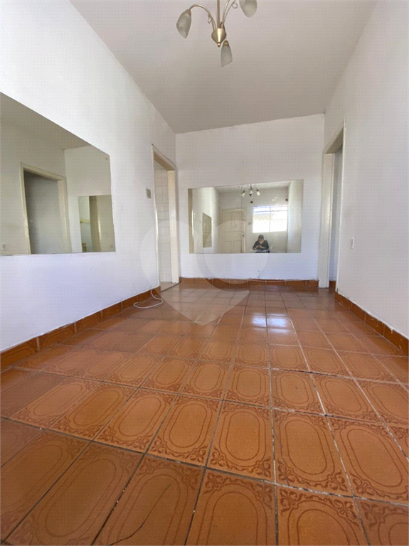 Casa à venda com 2 quartos, 200m² - Foto 1