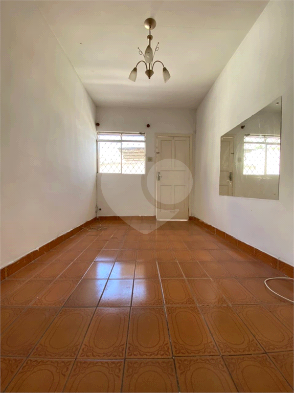 Casa à venda com 2 quartos, 200m² - Foto 2