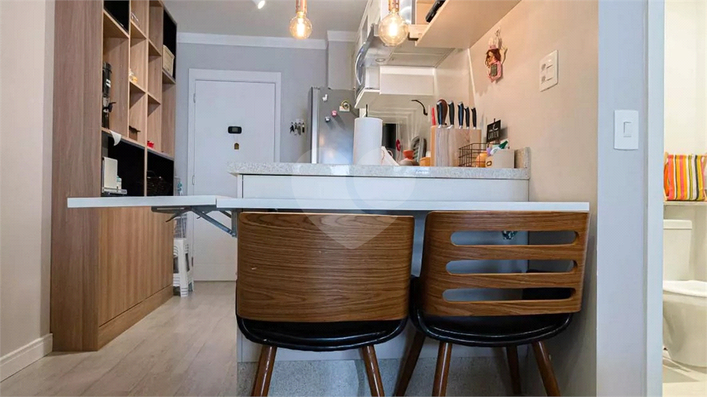 APARTAMENTO em CENTRO