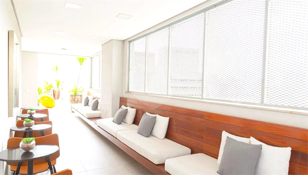 APARTAMENTO em CENTRO