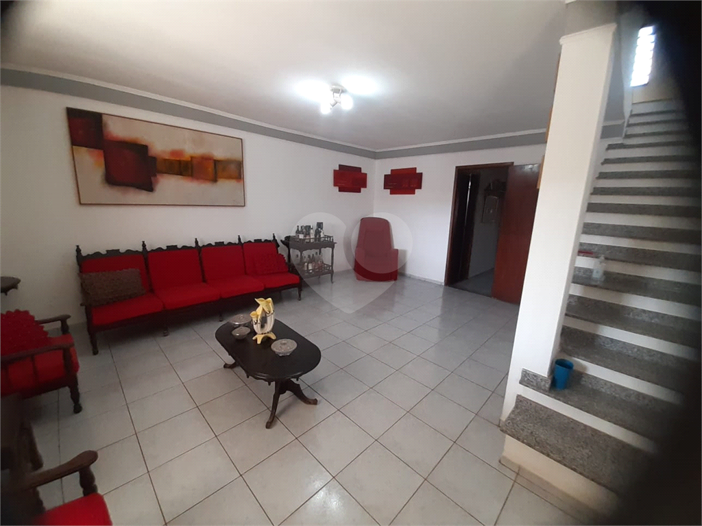 Casa à venda com 4 quartos, 273m² - Foto 1