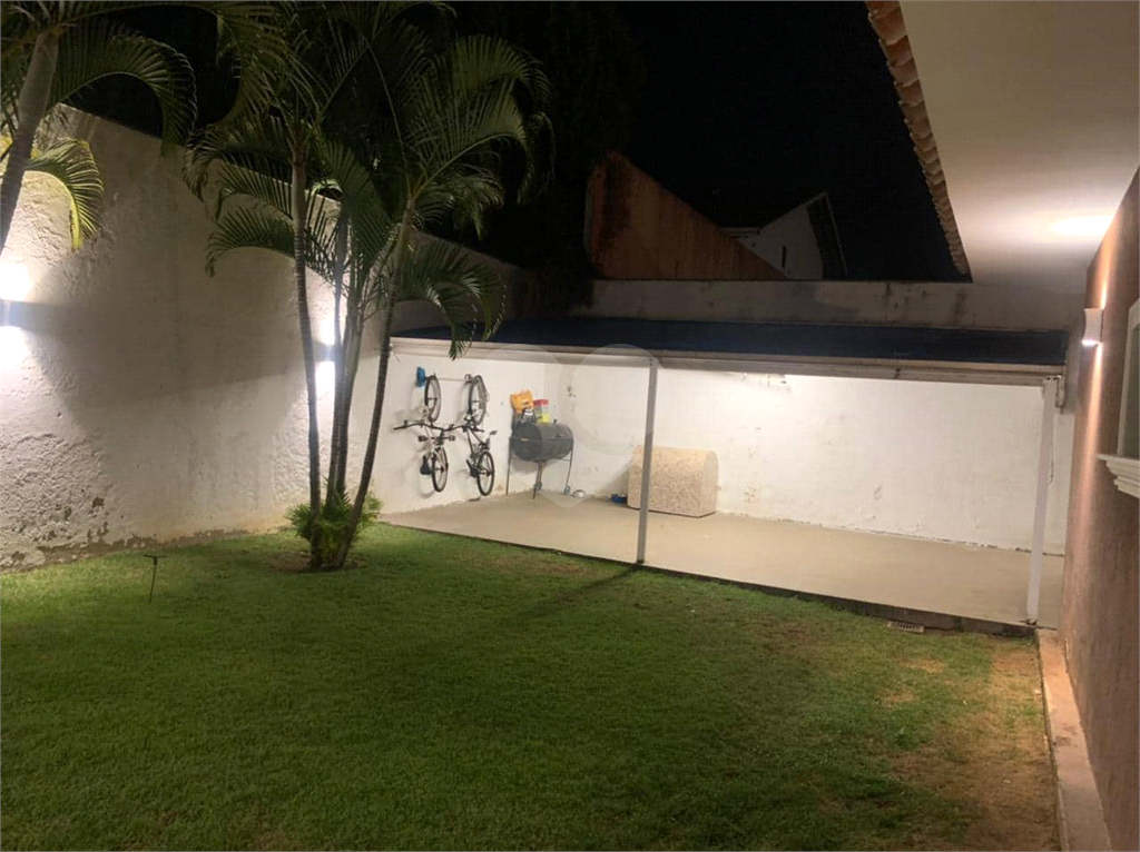 Casa em Condomínio Fechado