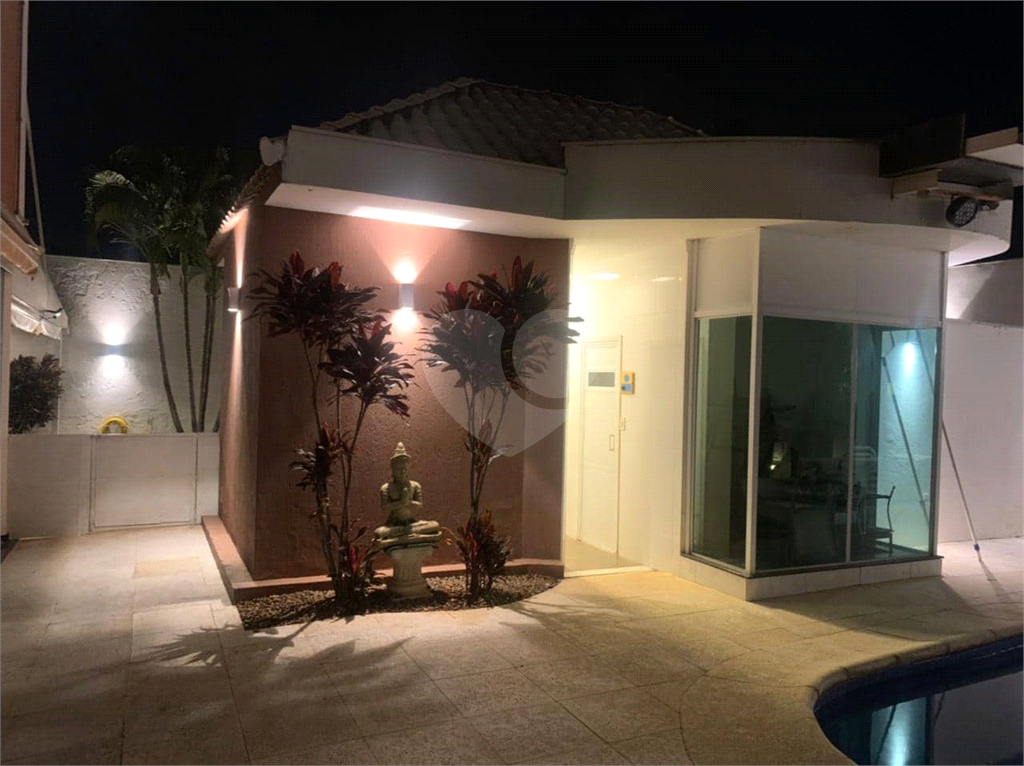Casa em Condomínio Fechado