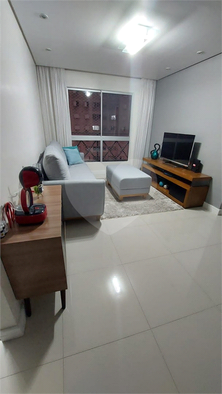 APARTAMENTO em PARQUE BRISTOL