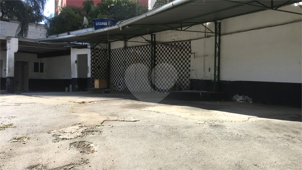 TERRENO / ESTACIONAMENTO