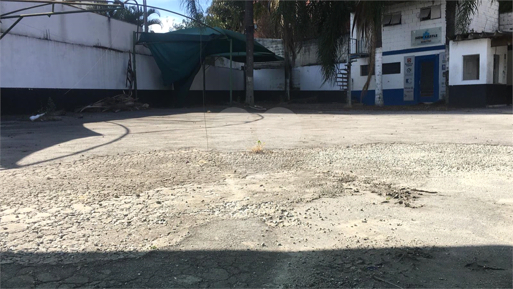 TERRENO / ESTACIONAMENTO