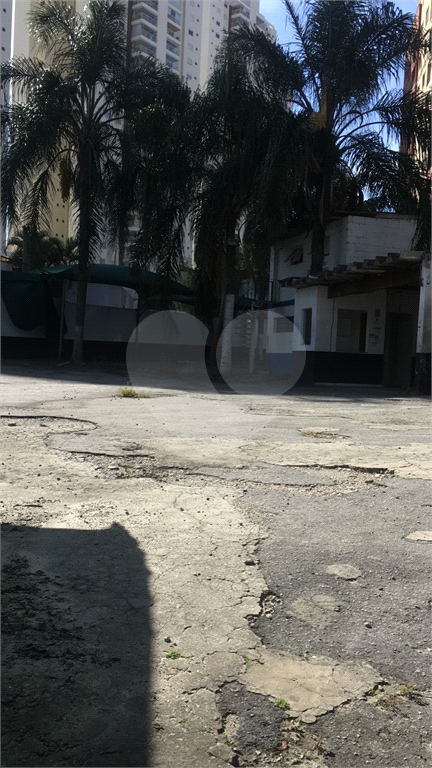 TERRENO / ESTACIONAMENTO
