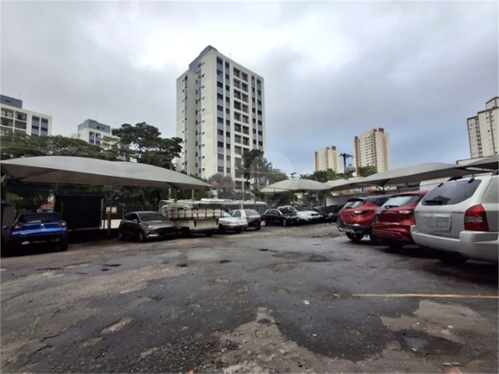 TERRENO / ESTACIONAMENTO