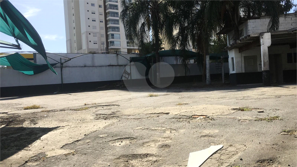 TERRENO / ESTACIONAMENTO