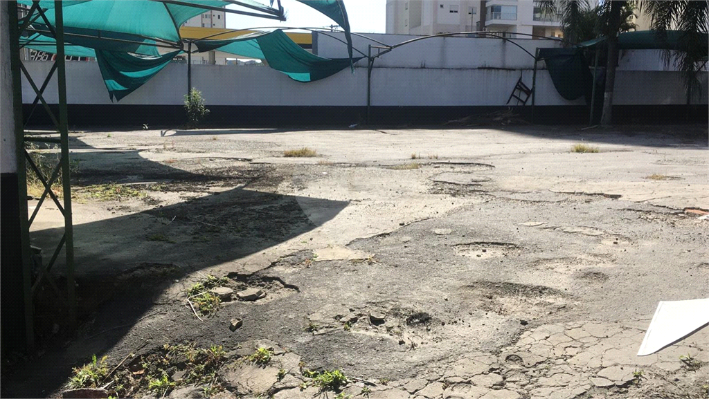 TERRENO / ESTACIONAMENTO