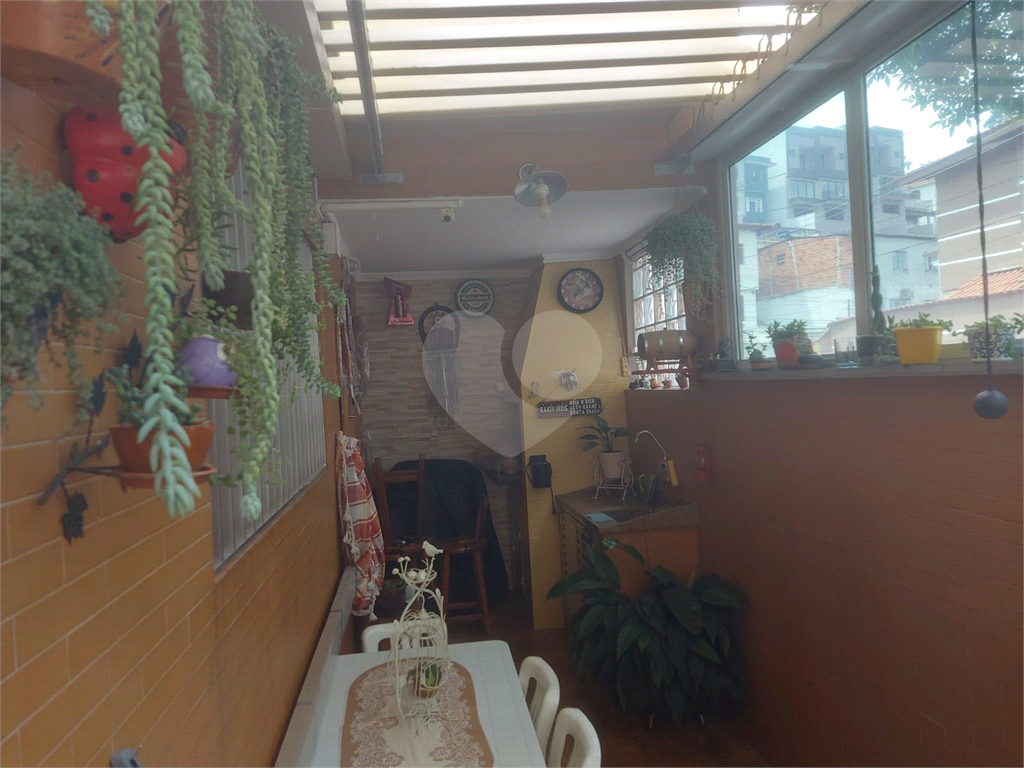 Sobrado Espaçoso e Aconchegante com 3 Dormitórios e Churrasqueira próximo ao Horto Florestal