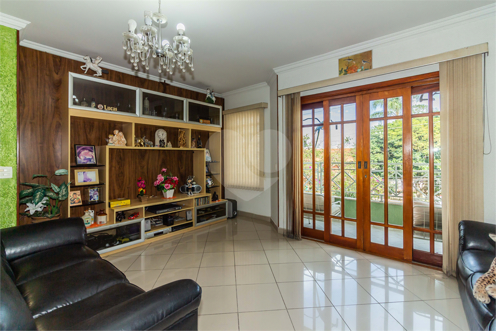 CASA À VENDA COM 4 QUARTOS -  6 VAGAS NO BAIRRO VILA SÃO FRANCISCO.