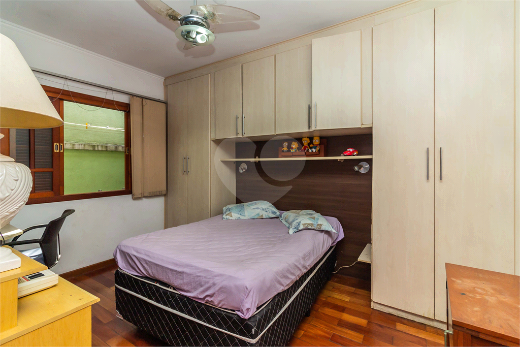 CASA À VENDA COM 4 QUARTOS -  6 VAGAS NO BAIRRO VILA SÃO FRANCISCO.