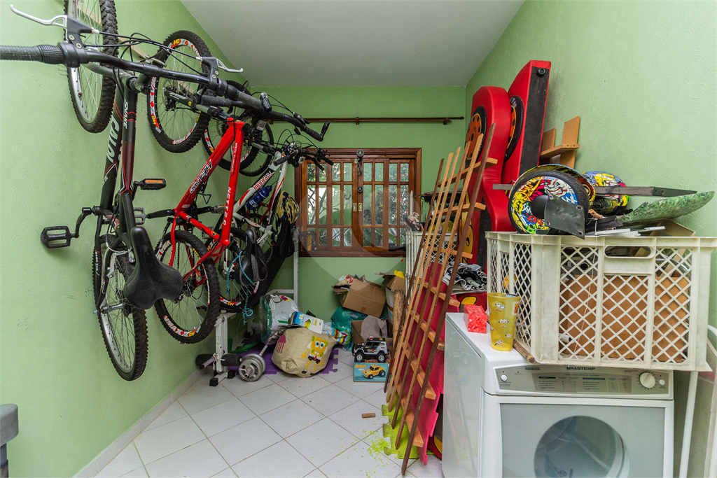 CASA À VENDA COM 4 QUARTOS -  6 VAGAS NO BAIRRO VILA SÃO FRANCISCO.