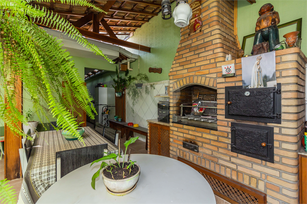 CASA À VENDA COM 4 QUARTOS -  6 VAGAS NO BAIRRO VILA SÃO FRANCISCO.