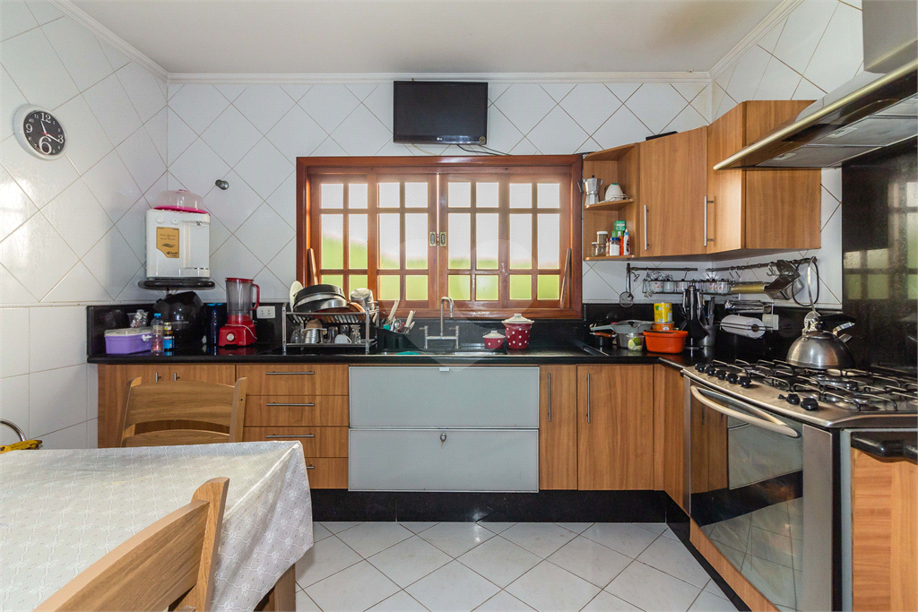 CASA À VENDA COM 4 QUARTOS -  6 VAGAS NO BAIRRO VILA SÃO FRANCISCO.
