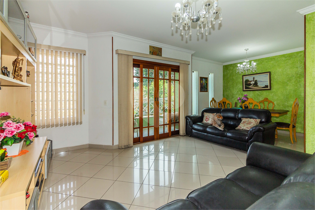 CASA À VENDA COM 4 QUARTOS -  6 VAGAS NO BAIRRO VILA SÃO FRANCISCO.