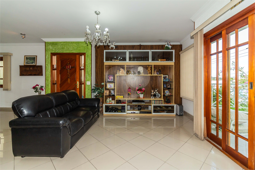 CASA À VENDA COM 4 QUARTOS -  6 VAGAS NO BAIRRO VILA SÃO FRANCISCO.