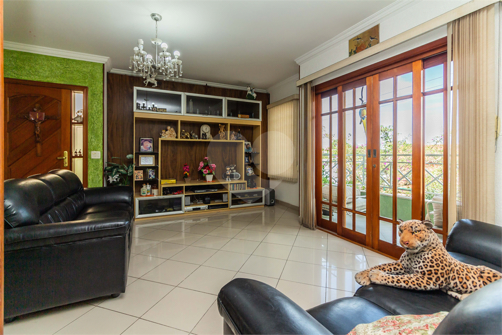 CASA À VENDA COM 4 QUARTOS -  6 VAGAS NO BAIRRO VILA SÃO FRANCISCO.