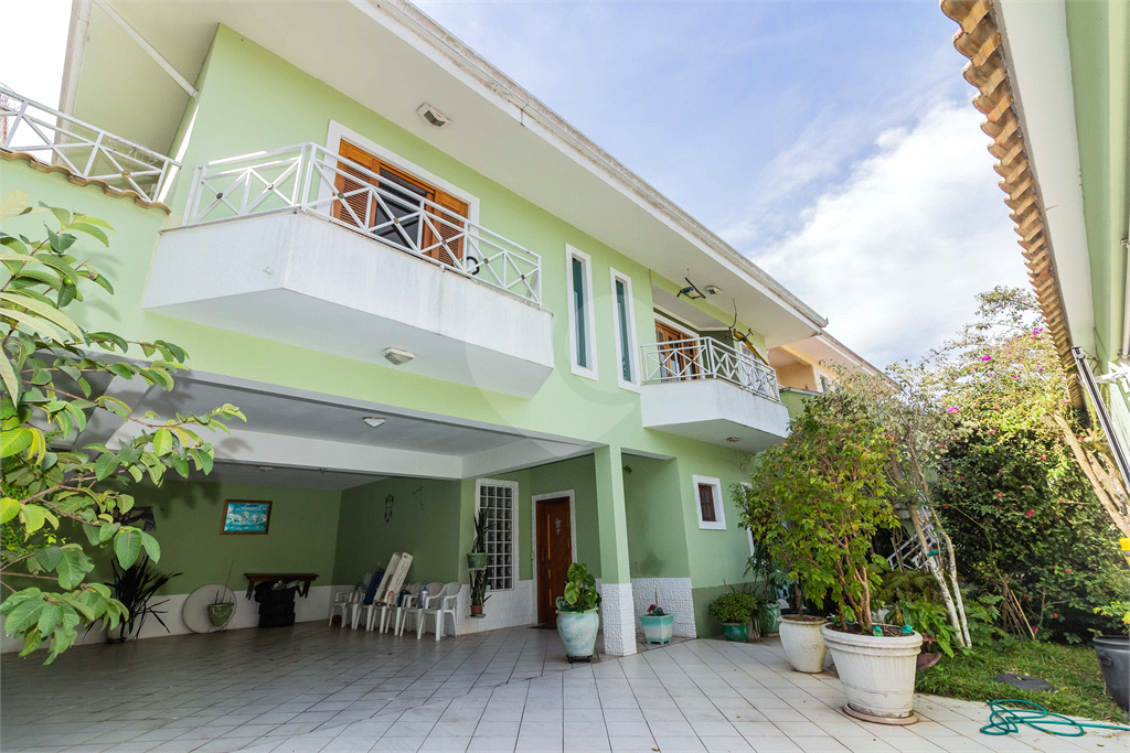 CASA À VENDA COM 4 QUARTOS -  6 VAGAS NO BAIRRO VILA SÃO FRANCISCO.