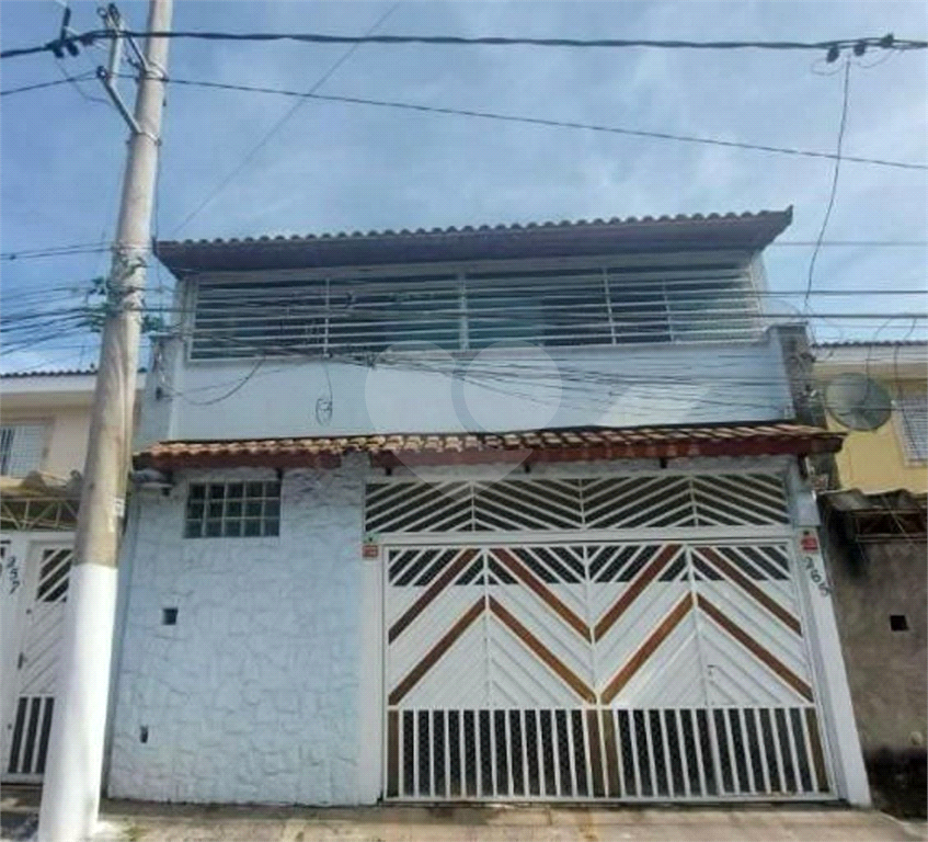 sobrado rua tranquila