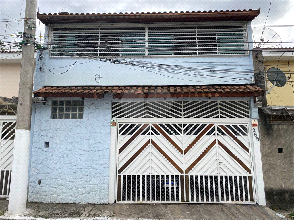 sobrado rua tranquila