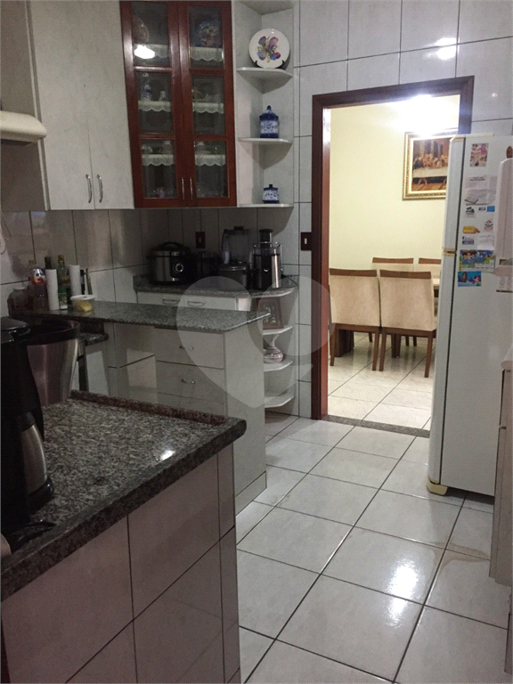 Sobrado à venda com 4 quartos, 200m² - Foto 9