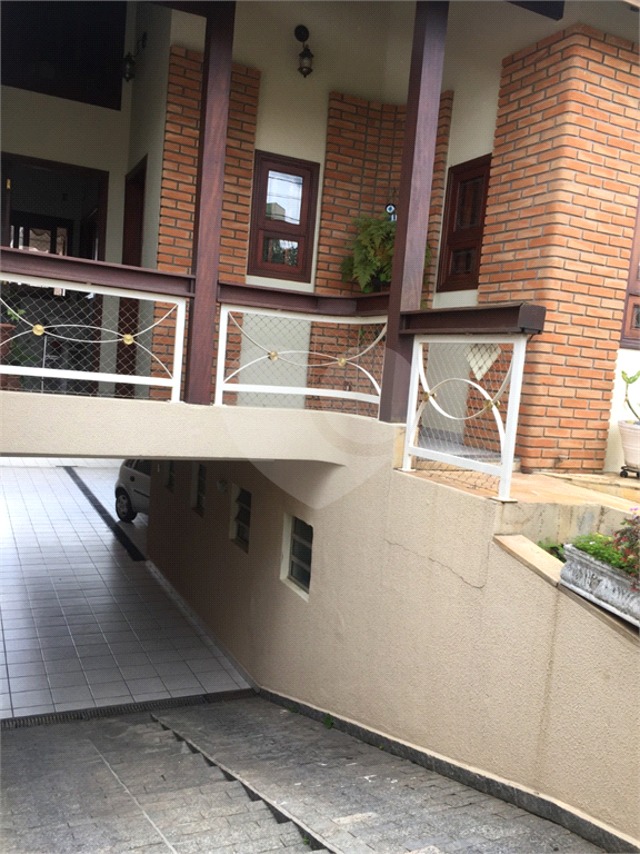 Sobrado à venda com 4 quartos, 200m² - Foto 1