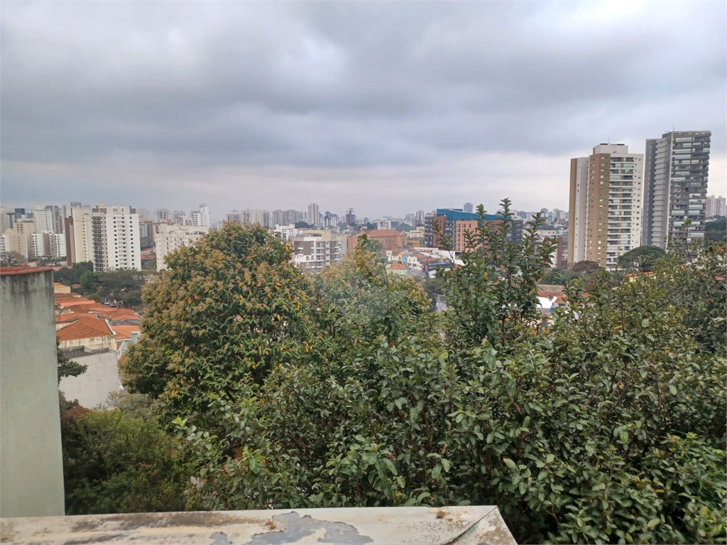 Prédio comercial, distribuídos em 4 pavimentos, total 8 salas e 7 banheiros