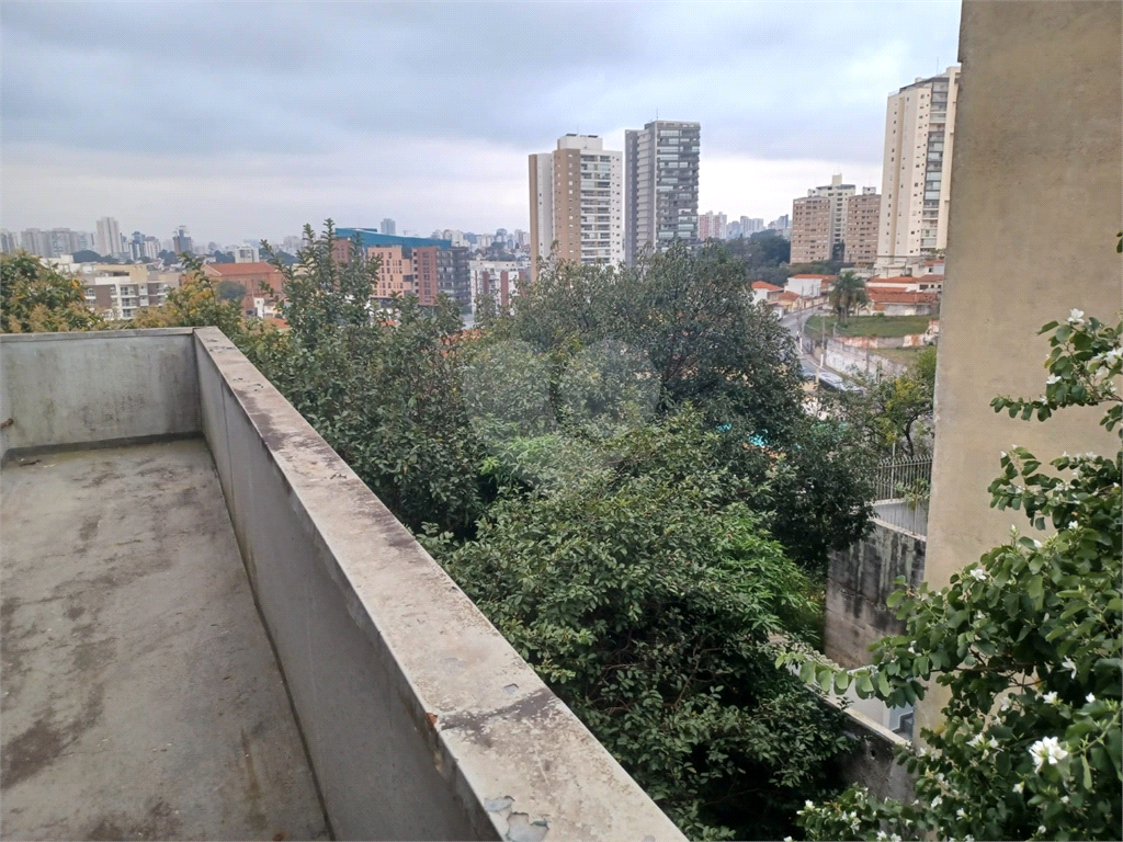 Prédio comercial, distribuídos em 4 pavimentos, total 8 salas e 7 banheiros