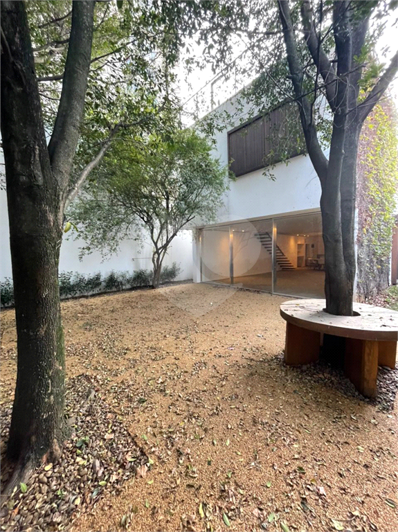 CASA REFORMADA NO JARDIM PAULISTANO