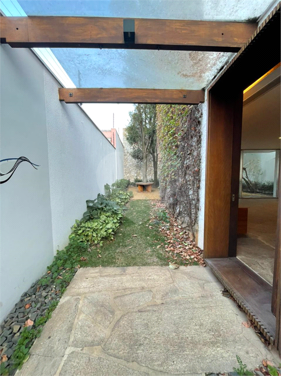 CASA REFORMADA NO JARDIM PAULISTANO