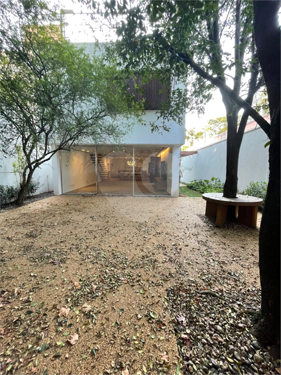 CASA REFORMADA NO JARDIM PAULISTANO