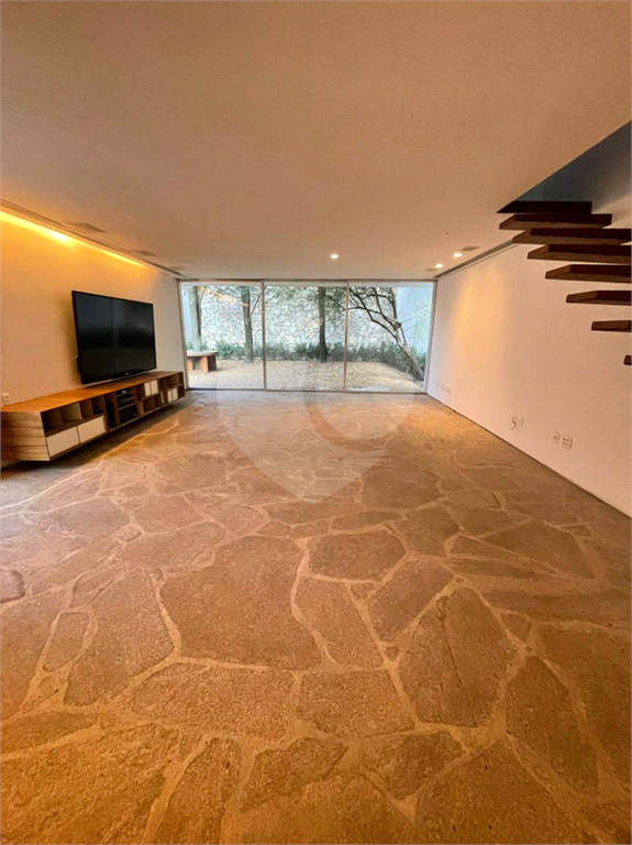 CASA REFORMADA NO JARDIM PAULISTANO