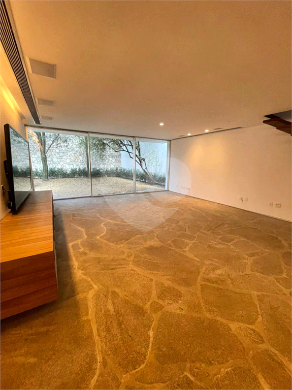 CASA REFORMADA NO JARDIM PAULISTANO