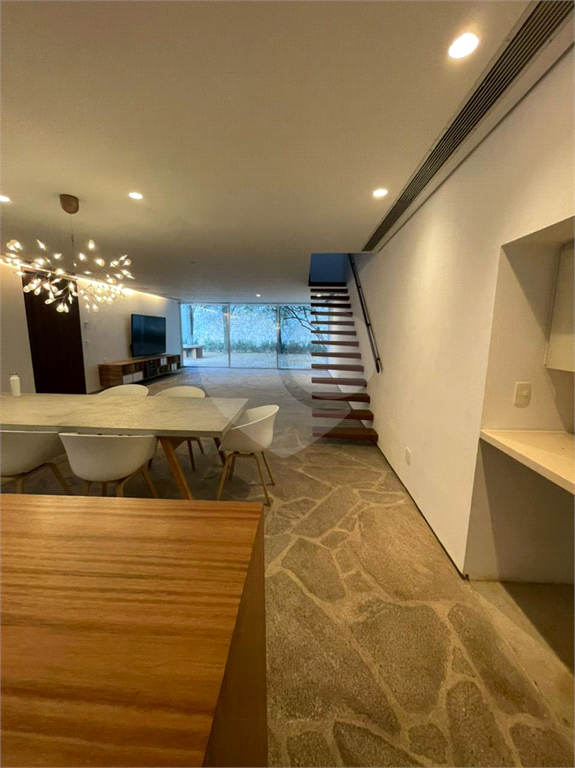 CASA REFORMADA NO JARDIM PAULISTANO