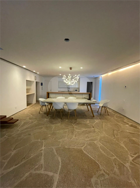 CASA REFORMADA NO JARDIM PAULISTANO