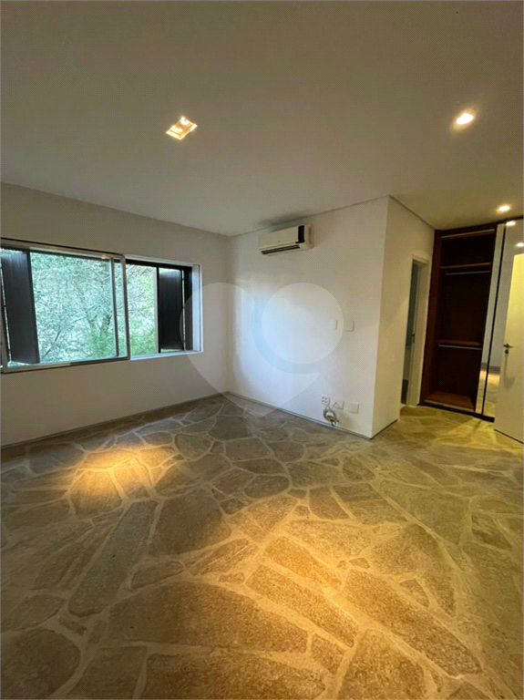 CASA REFORMADA NO JARDIM PAULISTANO