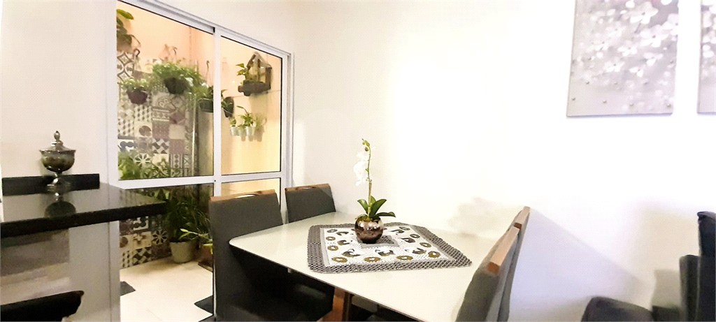 Esse sobrado em condominio fechado na Parada Inglesa esta esperando por você!