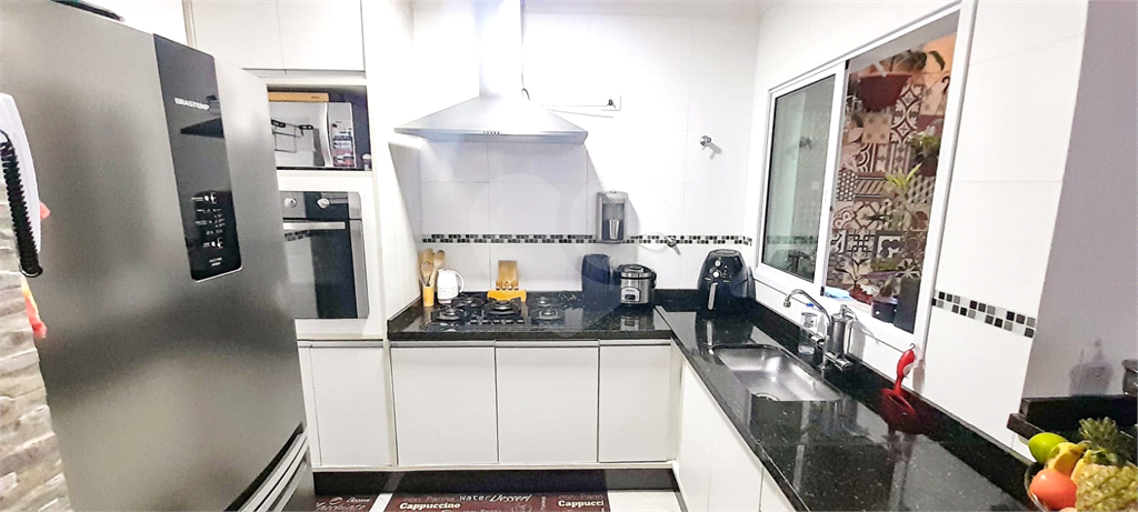 Esse sobrado em condominio fechado na Parada Inglesa esta esperando por você!